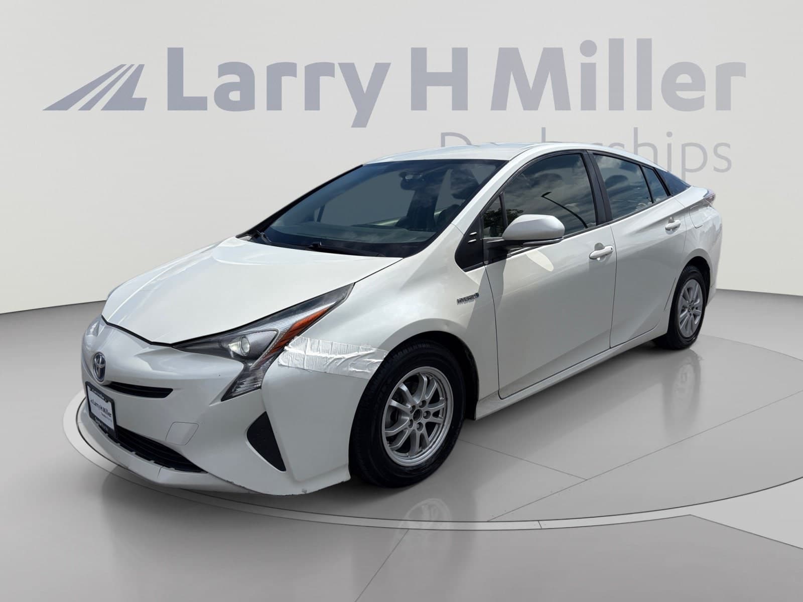 2016 Toyota Prius Two — photo 1 of 32