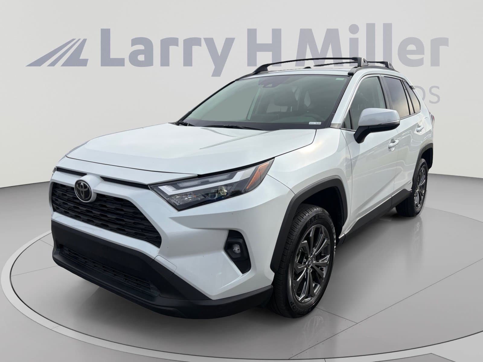 2025 Toyota RAV4 XLE Premium — photo 1 of 33