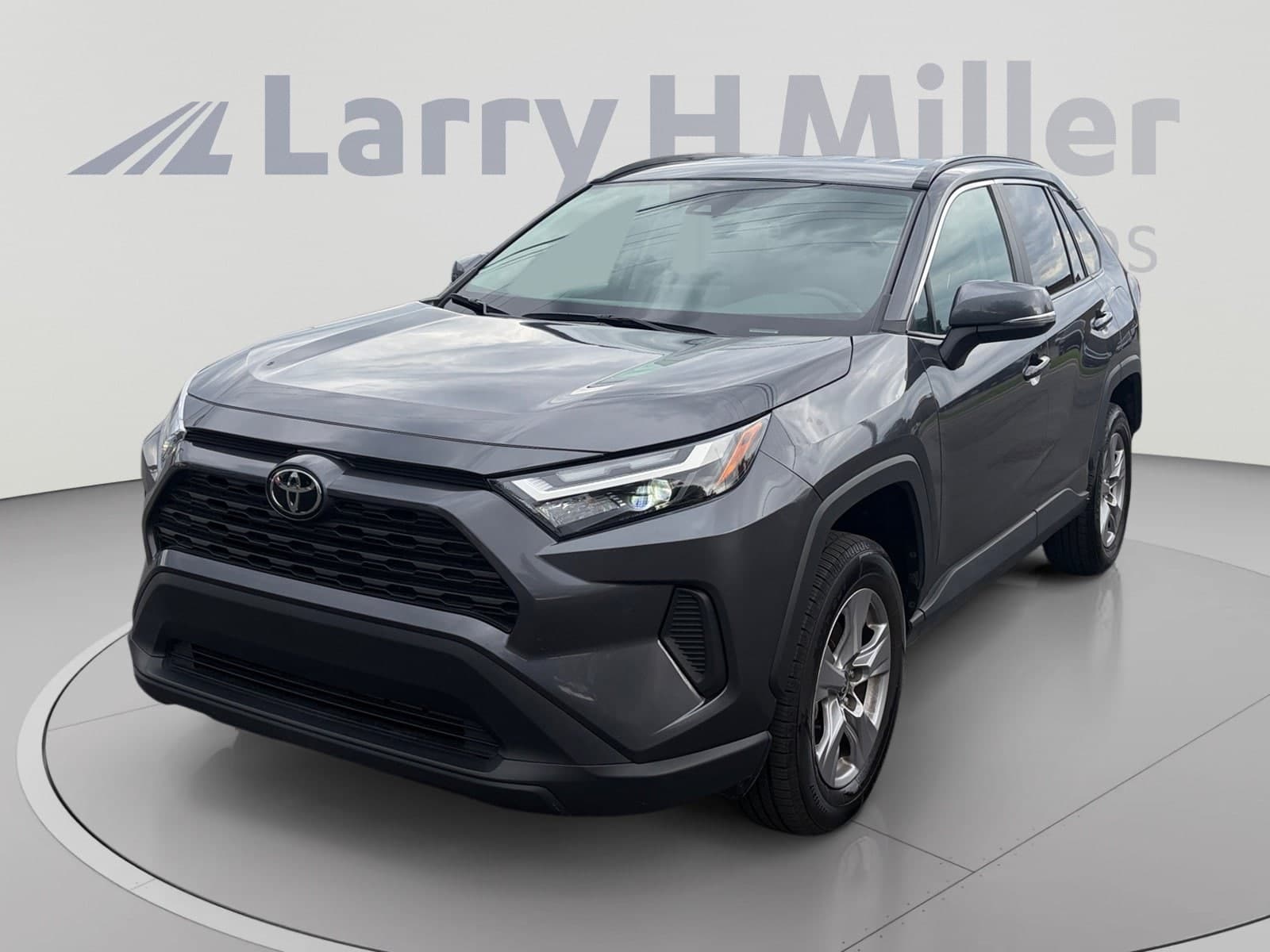 2025 Toyota RAV4 XLE — photo 1 of 33