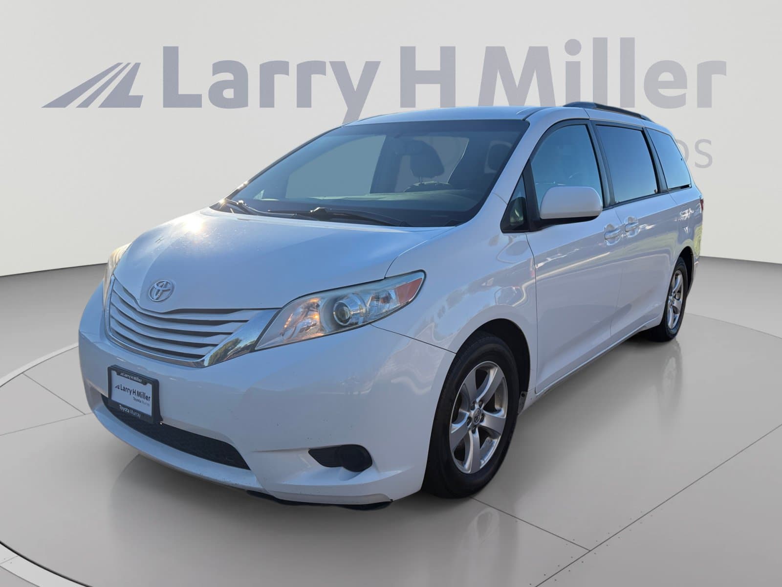 2017 Toyota Sienna LE Auto Access Seat — photo 1 of 32