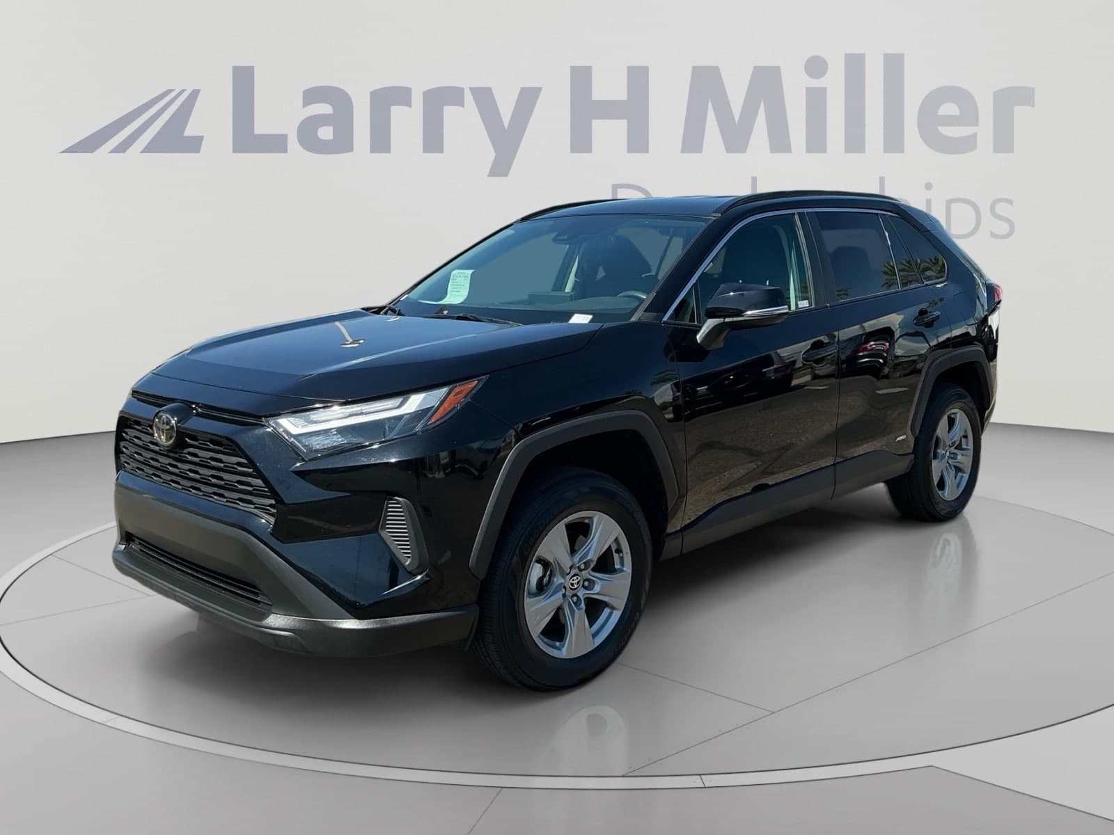 2025 Toyota RAV4 XLE — photo 1 of 34
