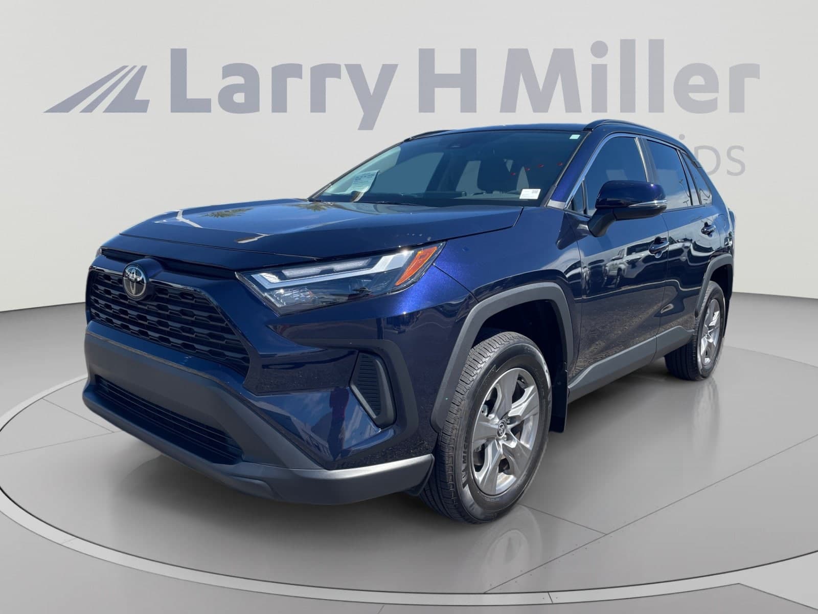 2025 Toyota RAV4 XLE — photo 1 of 33