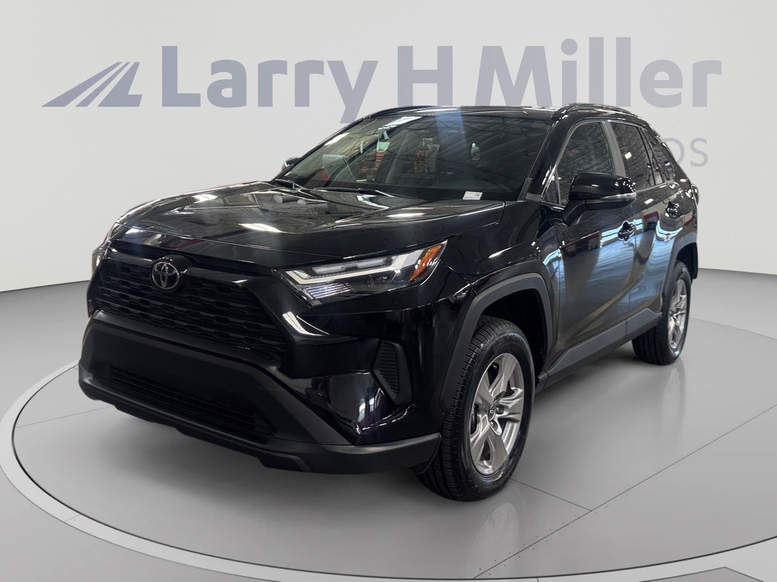 2025 Toyota RAV4 XLE — photo 1 of 35