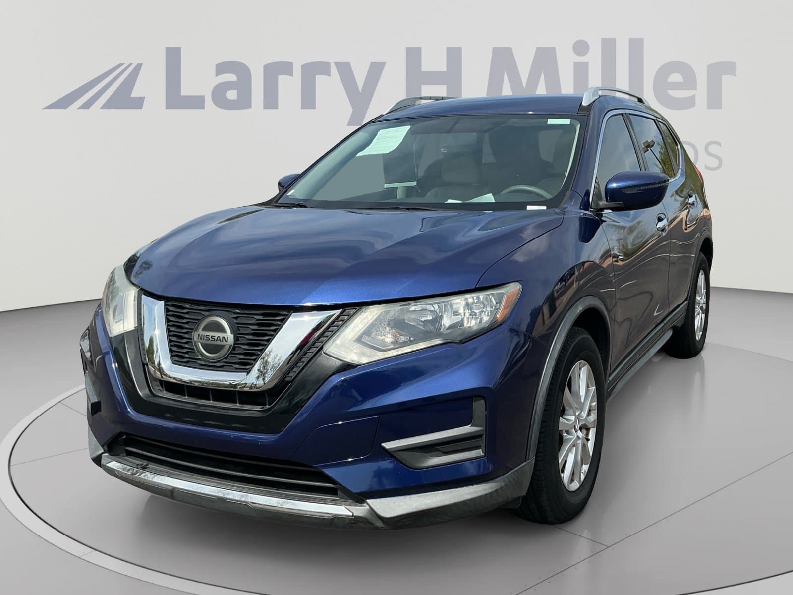 2018 Nissan Rogue SV — photo 1 of 32
