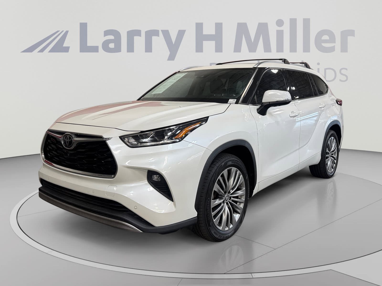 2021 Toyota Highlander Platinum — photo 1 of 35