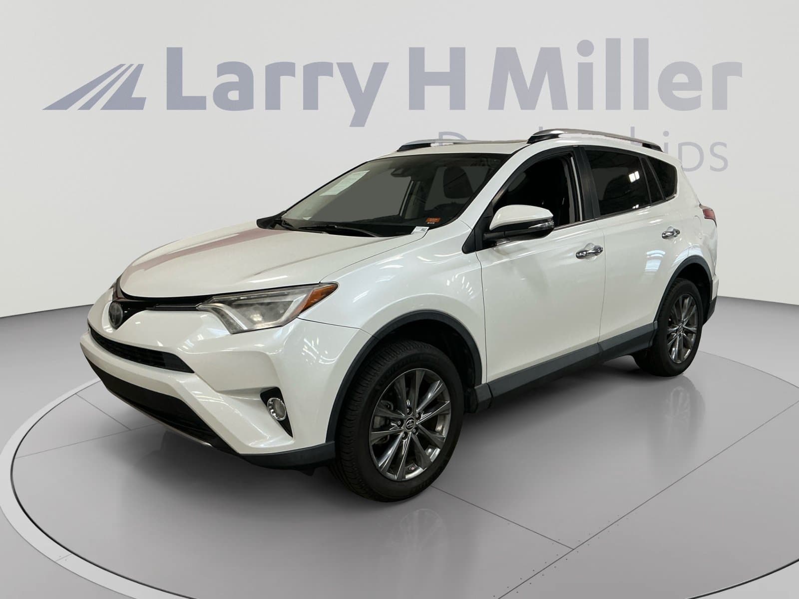 2018 Toyota RAV4 Limited — photo 1 of 35