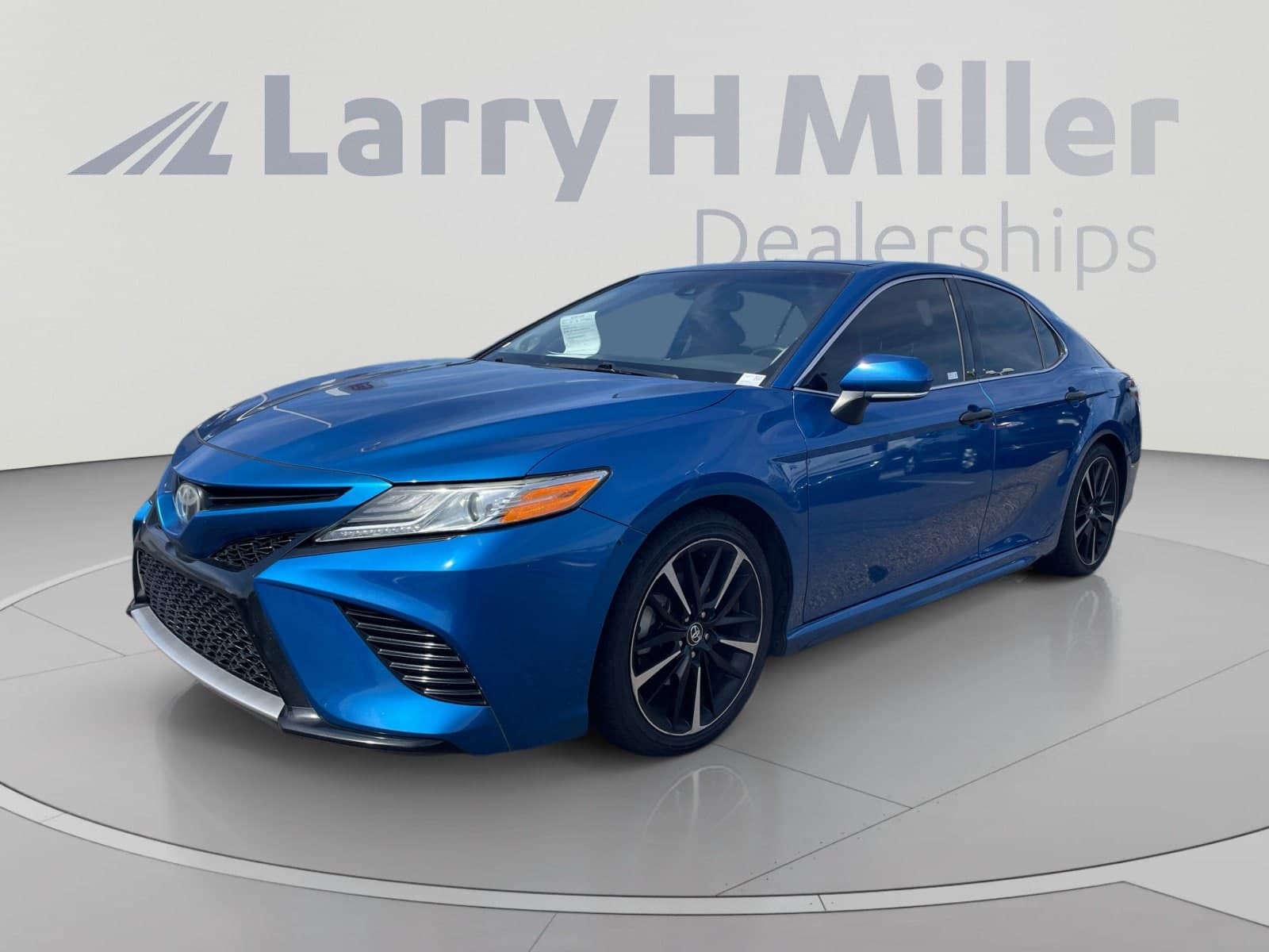 2020 Toyota Camry XSE — photo 1 of 33