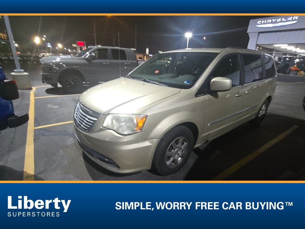 2011 Chrysler Town & Country Touring — photo 1 of 2