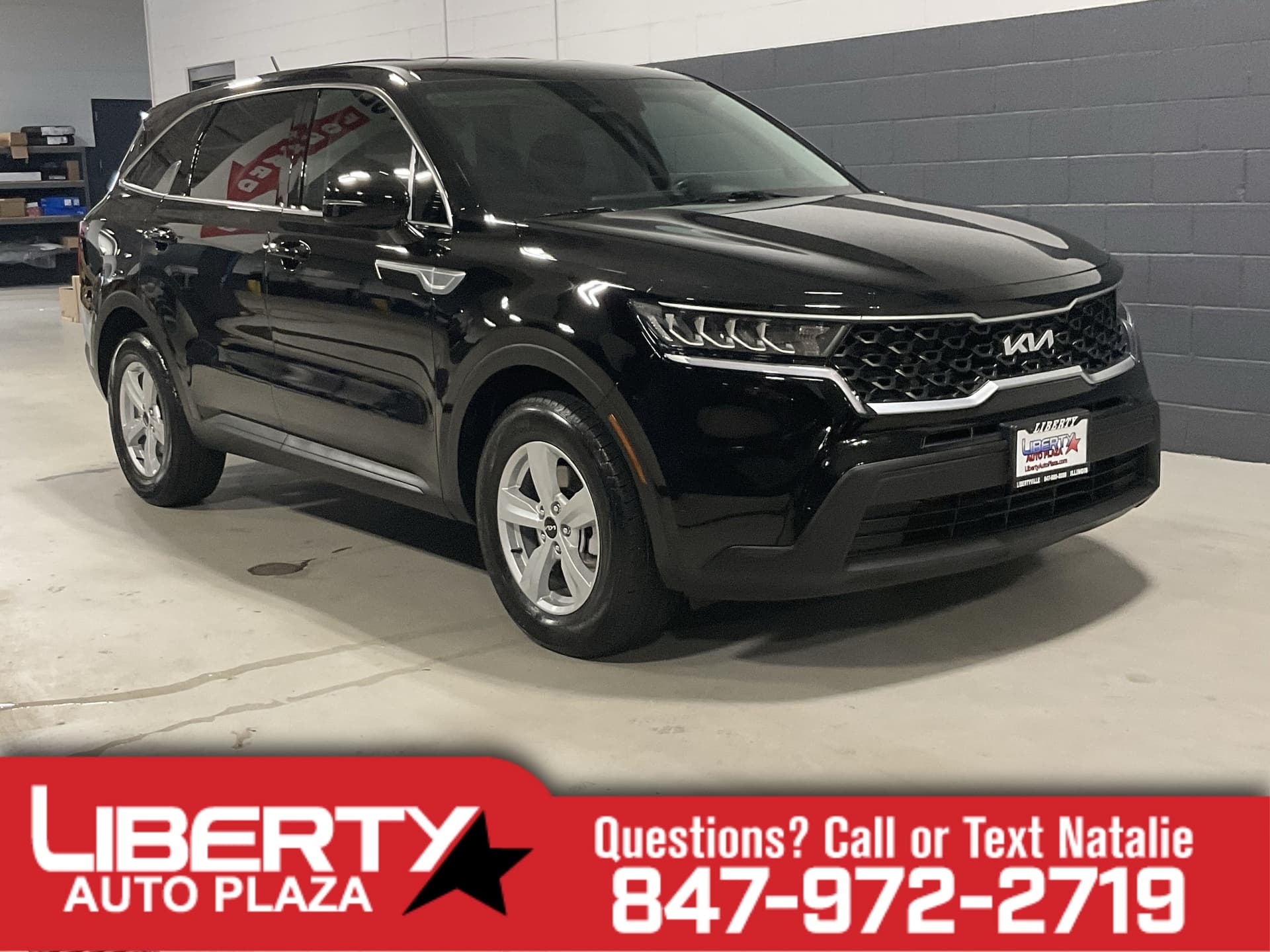2023 Kia Sorento LX — photo 1 of 28