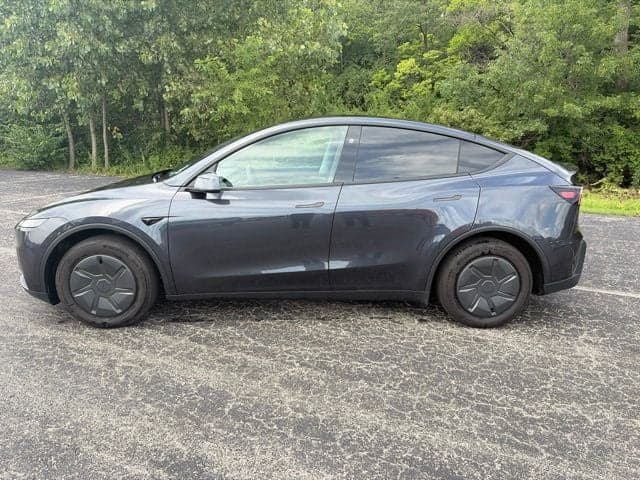 2026 Tesla Model Y Standard Range — photo 1 of 15