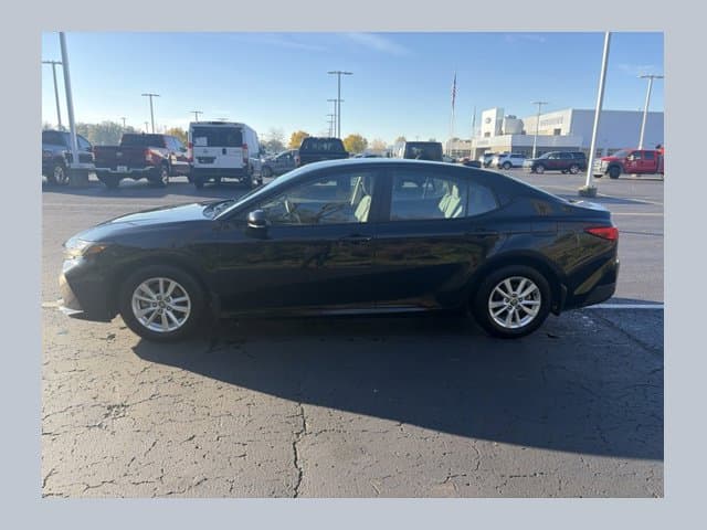 2025 Toyota Camry LE — photo 1 of 17