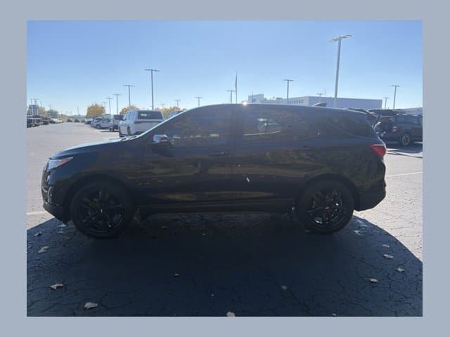 2020 Chevrolet Equinox LT — photo 1 of 15