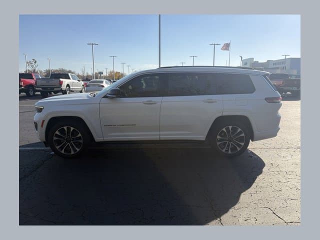 2022 Jeep Grand Cherokee L Overland — photo 1 of 18