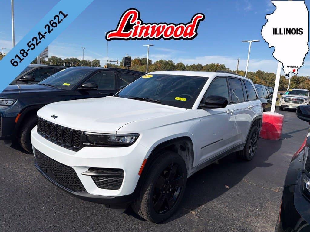 2027 Jeep Grand Cherokee Laredo — photo 1 of 42