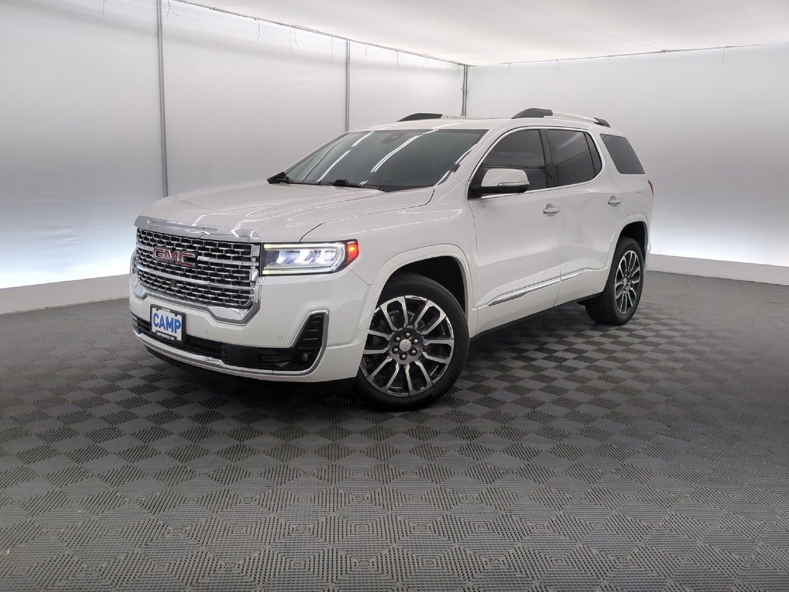 2020 GMC Acadia Denali — photo 1 of 36