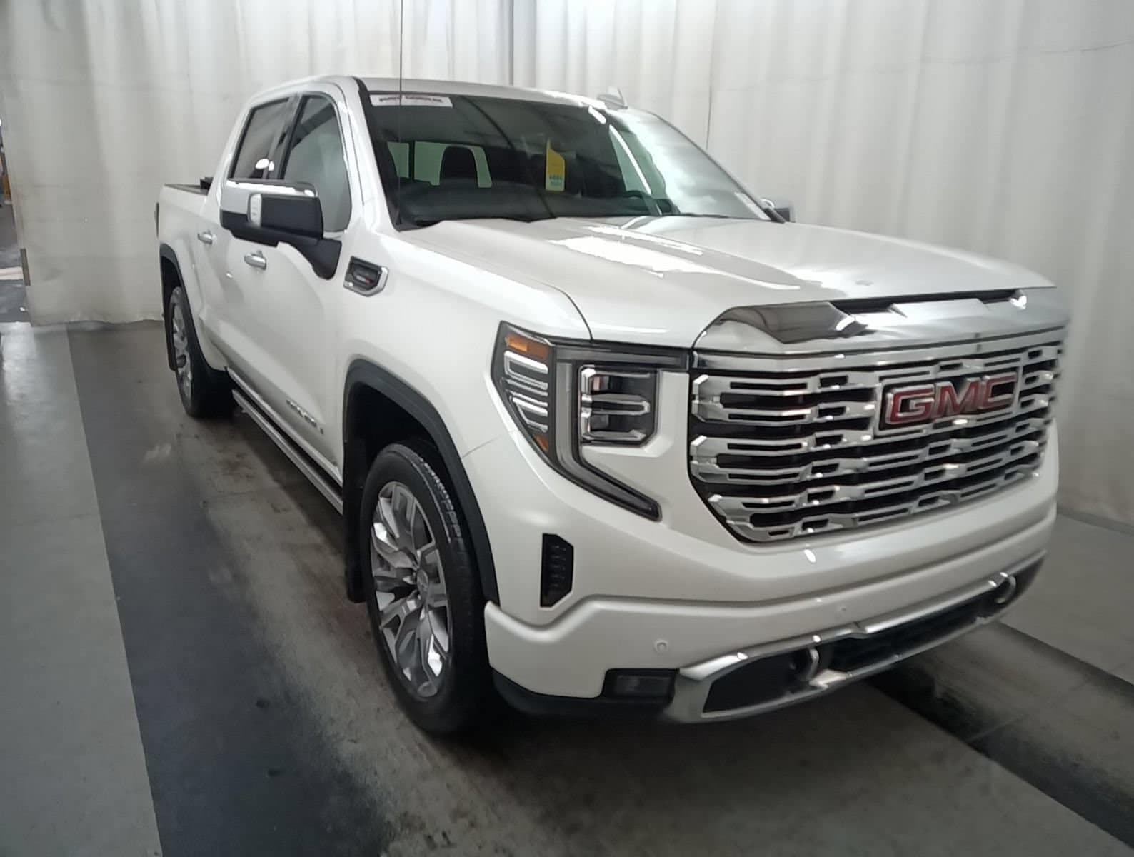 2025 GMC Sierra 1500 Denali — photo 1 of 8