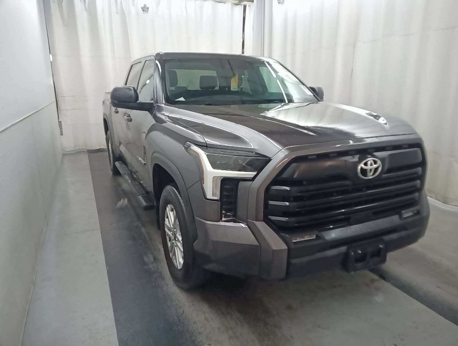 2022 Toyota Tundra 4WD SR5 — photo 1 of 8