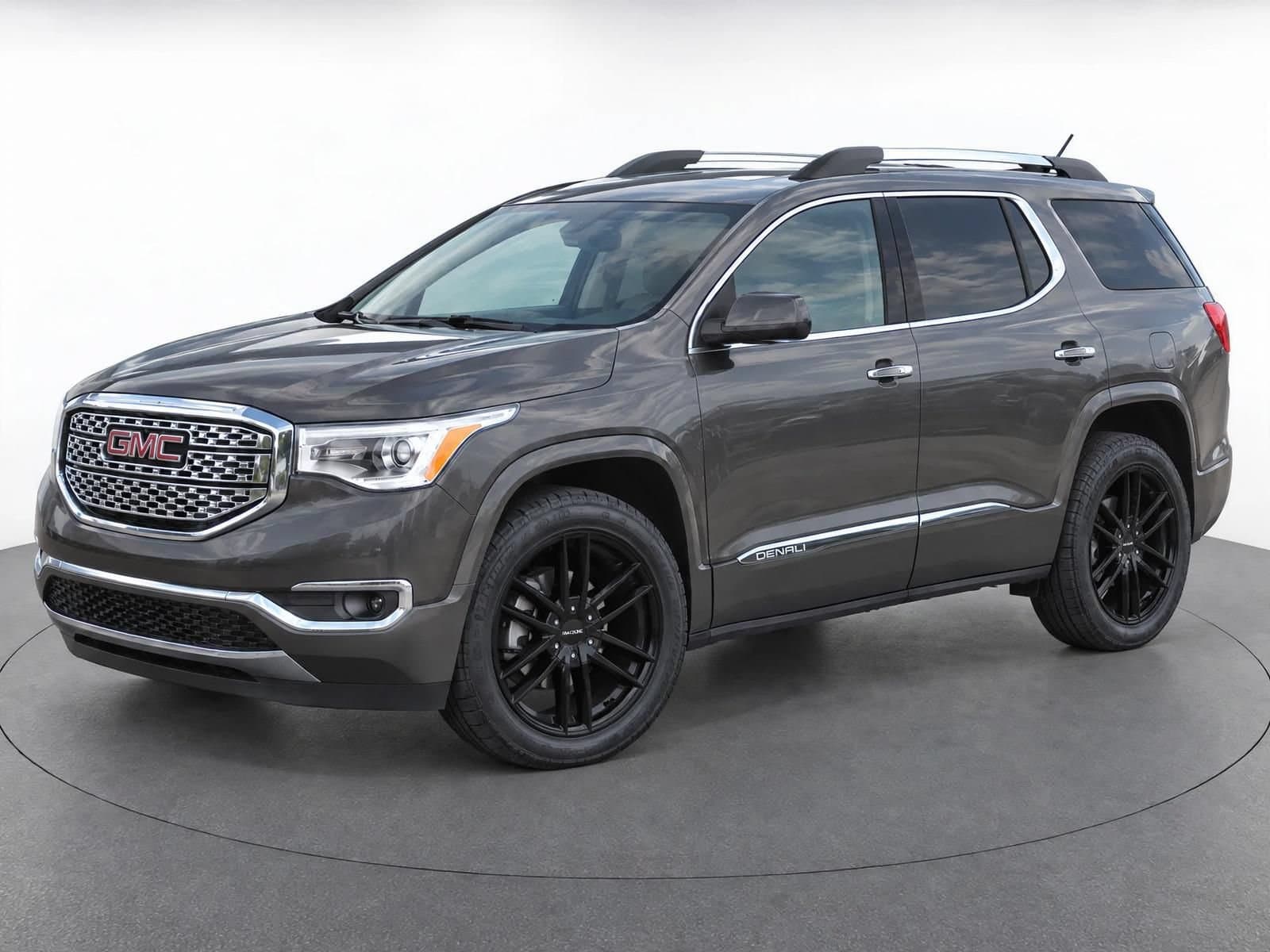 2019 GMC Acadia Denali — photo 1 of 8