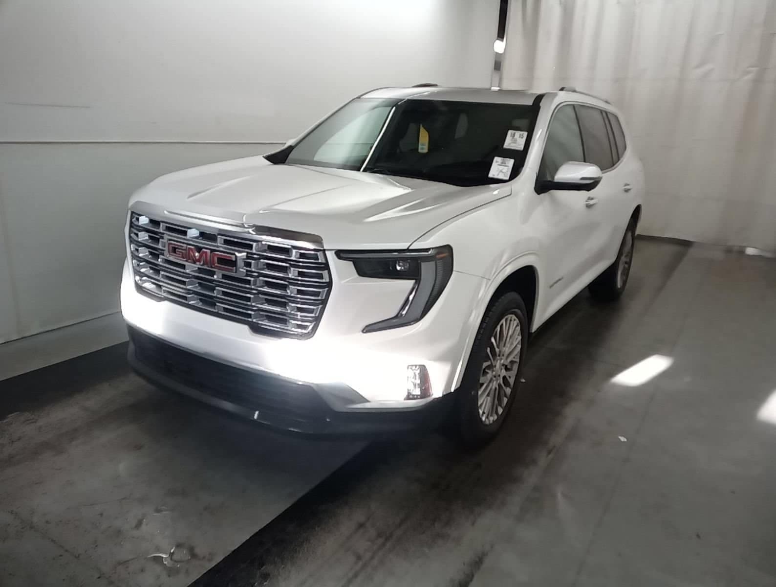 2025 GMC Acadia AWD Denali — photo 1 of 10