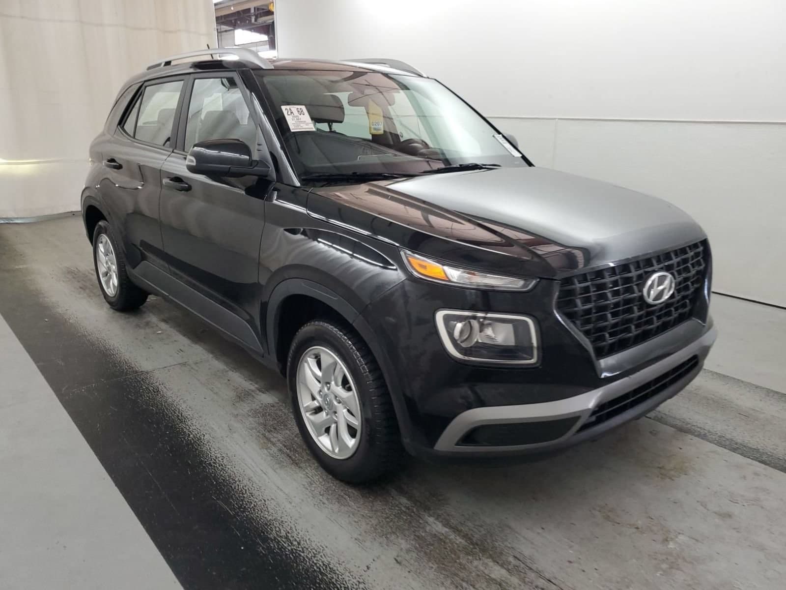 2025 Hyundai Venue SEL — photo 1 of 8