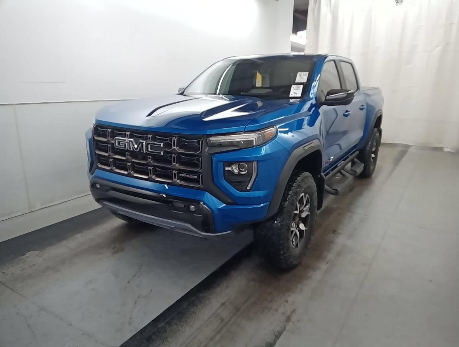 2024 GMC Canyon 4WD AT4X — photo 1 of 8
