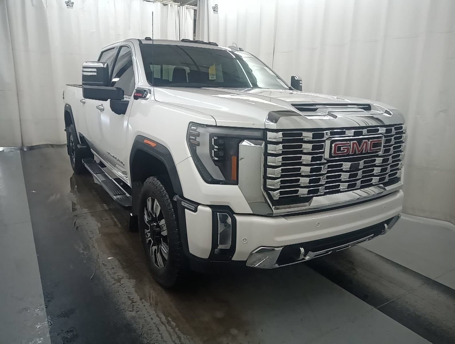 2025 GMC Sierra 3500HD Denali — photo 1 of 8