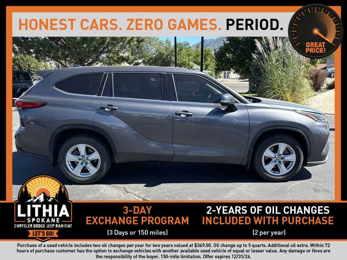2021 Toyota Highlander LE — photo 1 of 8