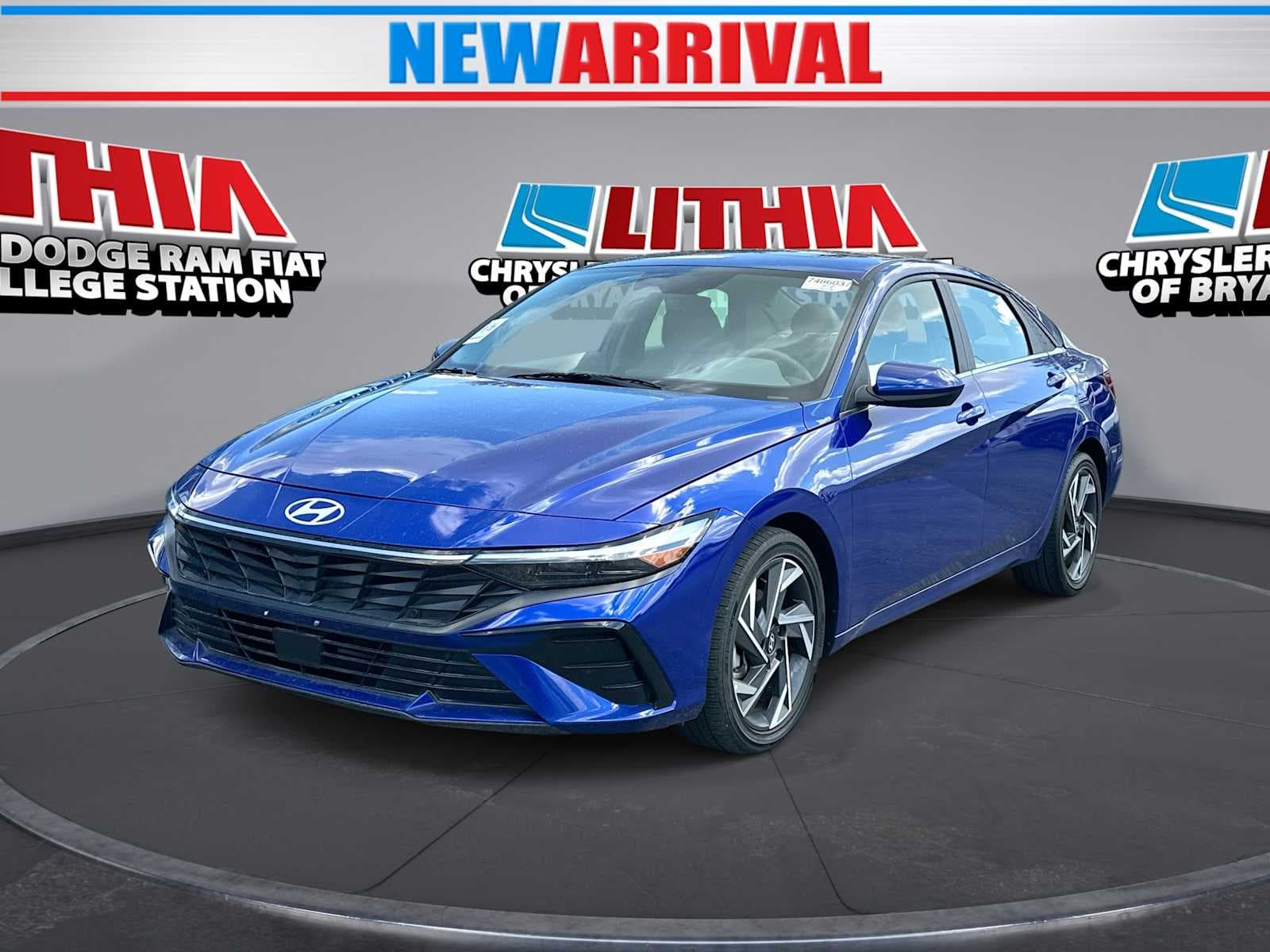 2025 Hyundai Elantra SEL Convenience — photo 1 of 4