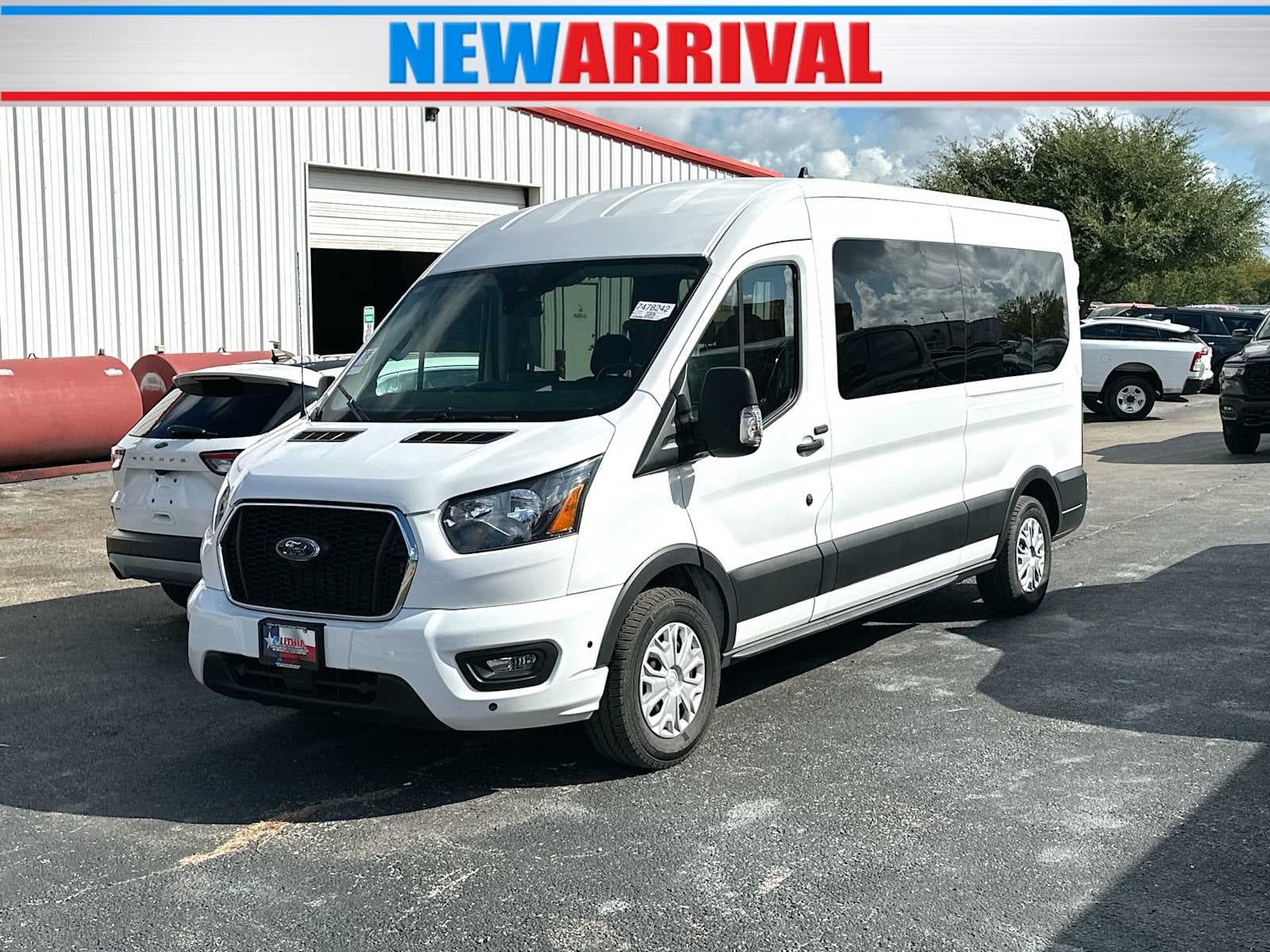 2025 Ford Transit Passenger Wagon Base — photo 1 of 4