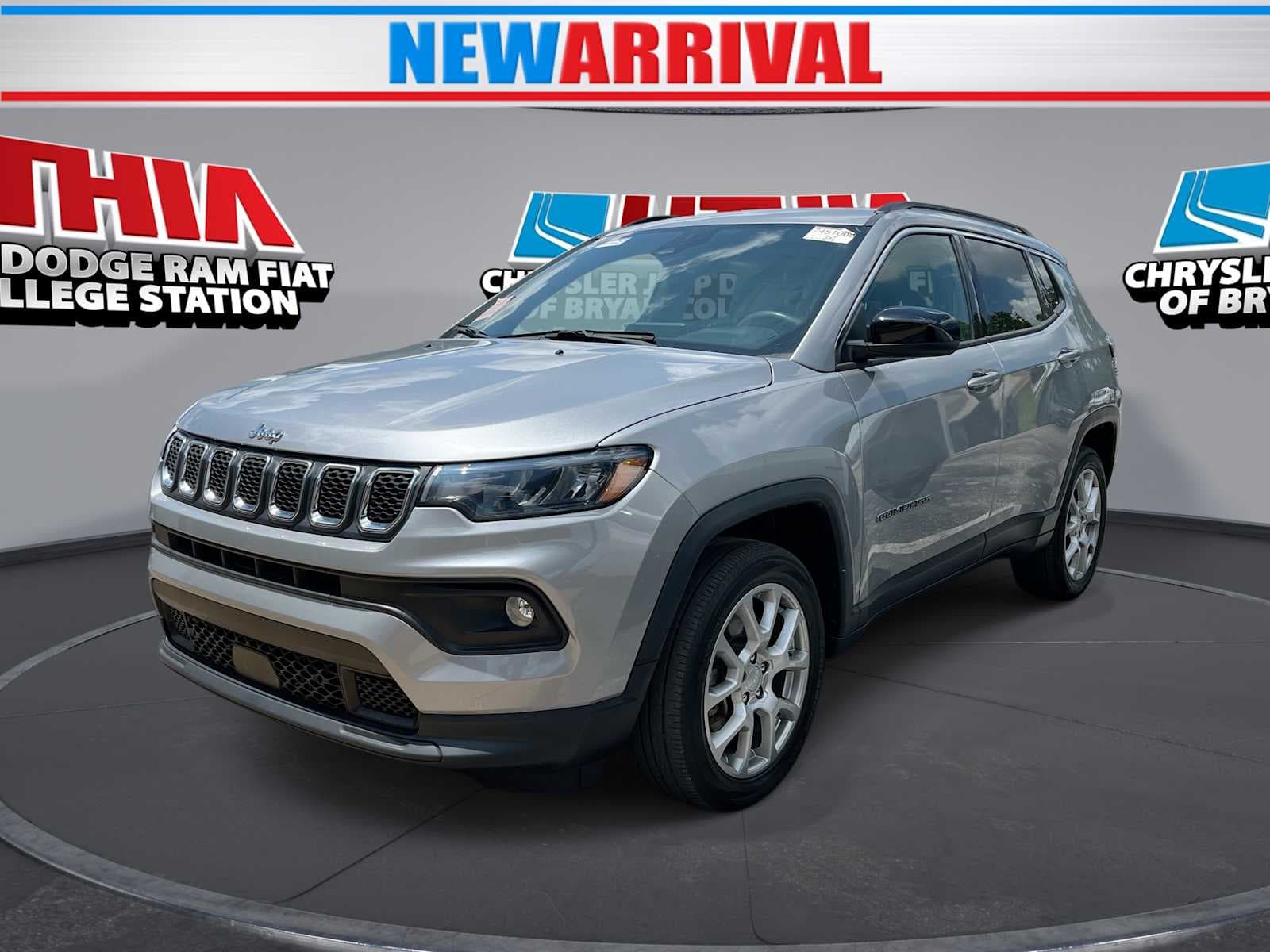 2023 Jeep Compass Latitude Lux — photo 1 of 5