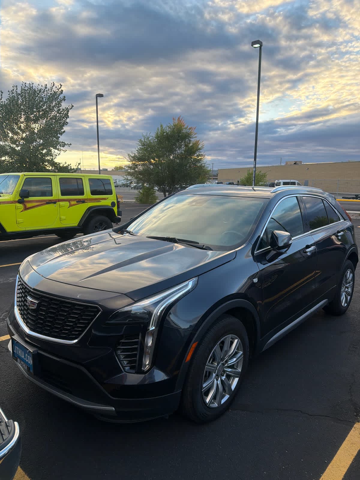 2023 Cadillac XT4 Base — photo 1 of 7