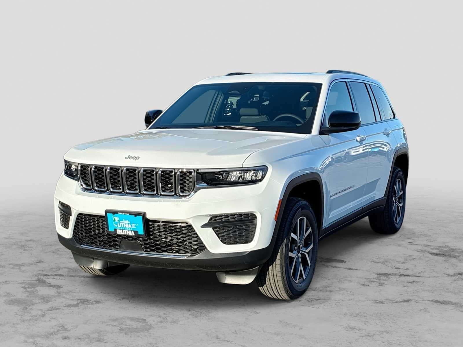 2027 Jeep Grand Cherokee Laredo X — photo 1 of 38