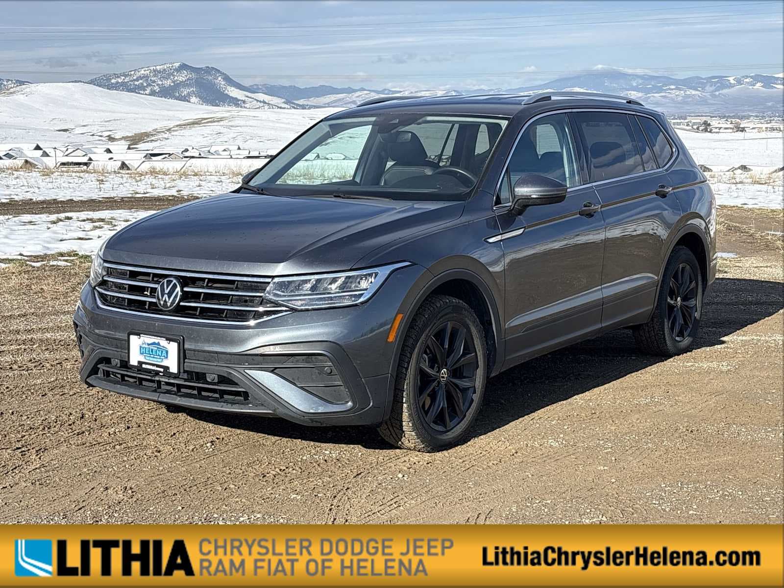 2024 Volkswagen Tiguan Base — photo 1 of 21