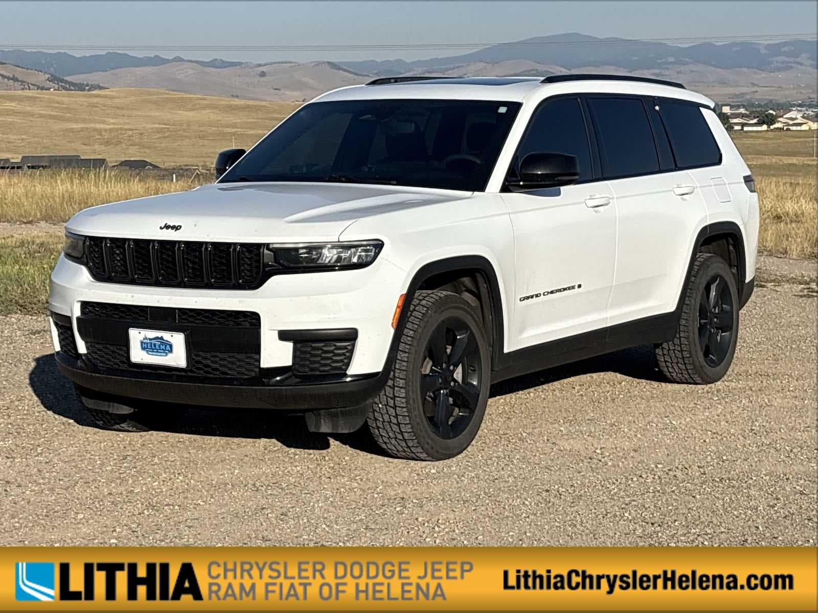 2023 Jeep Grand Cherokee Laredo — photo 1 of 22