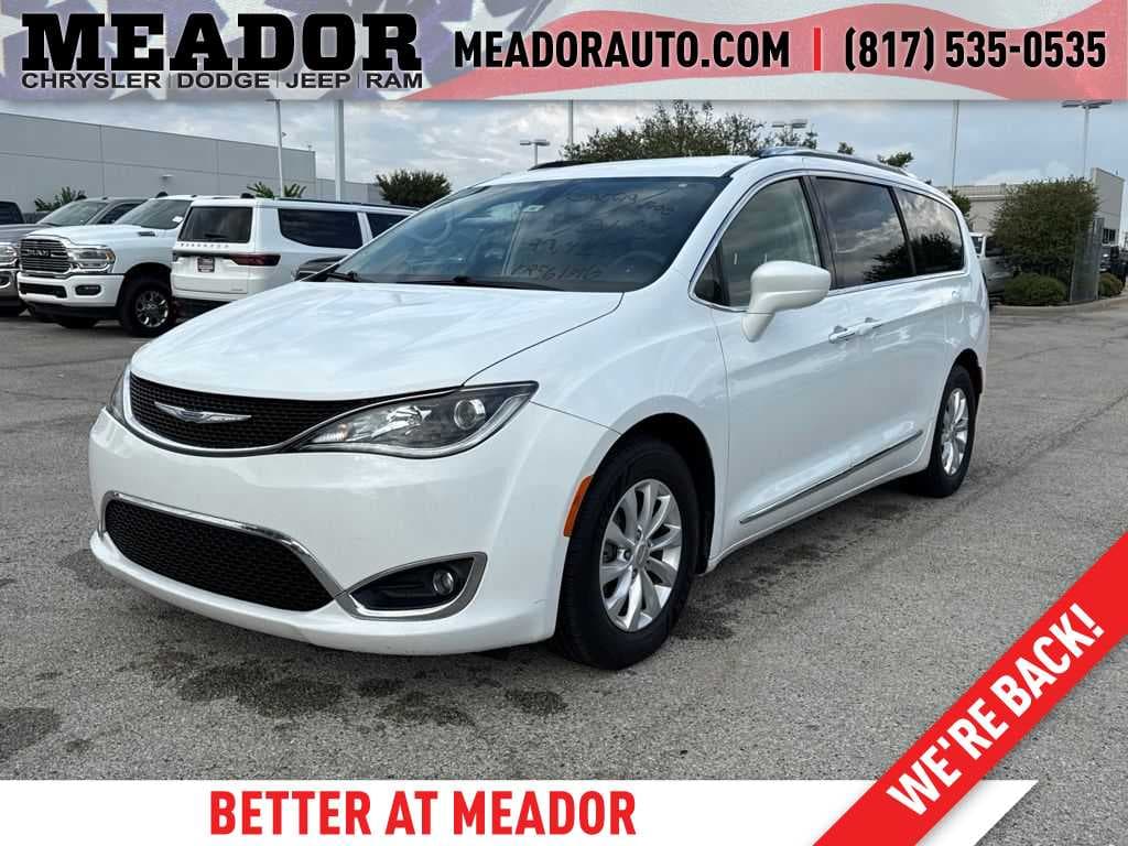 2019 Chrysler Pacifica Touring L — photo 1 of 25