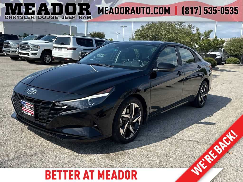 2023 Hyundai Elantra SEL — photo 1 of 22