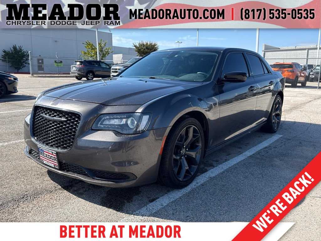 2021 Chrysler 300 Touring — photo 1 of 23