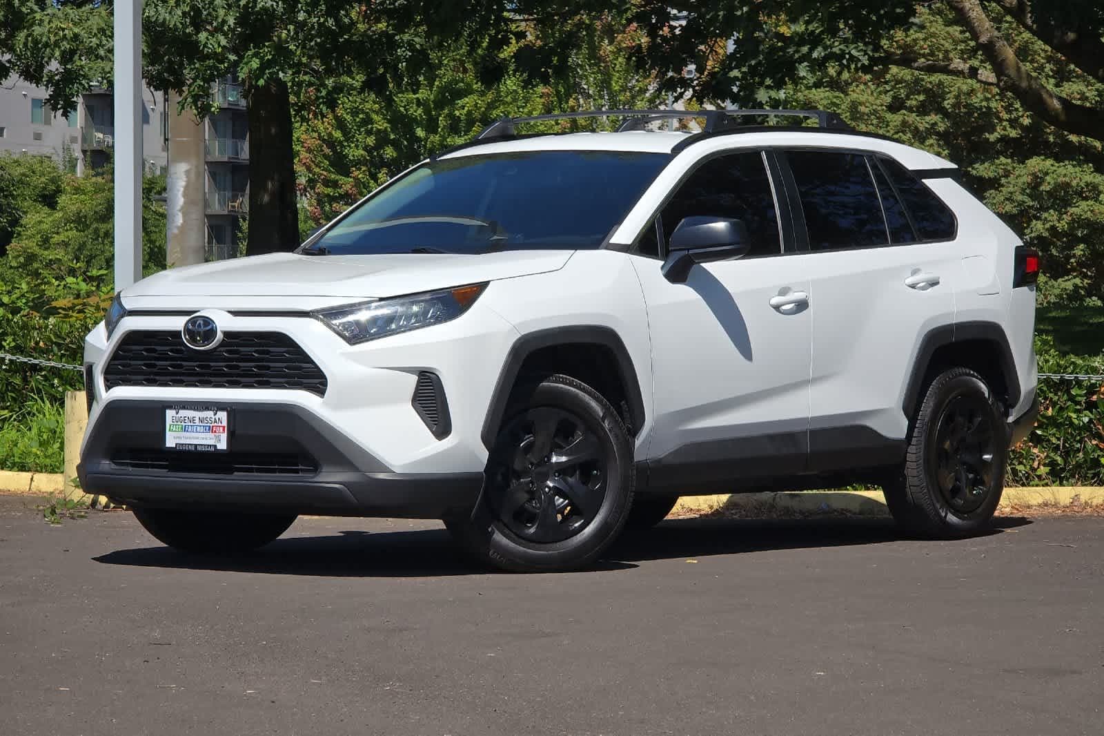 2020 Toyota RAV4 LE — photo 1 of 28