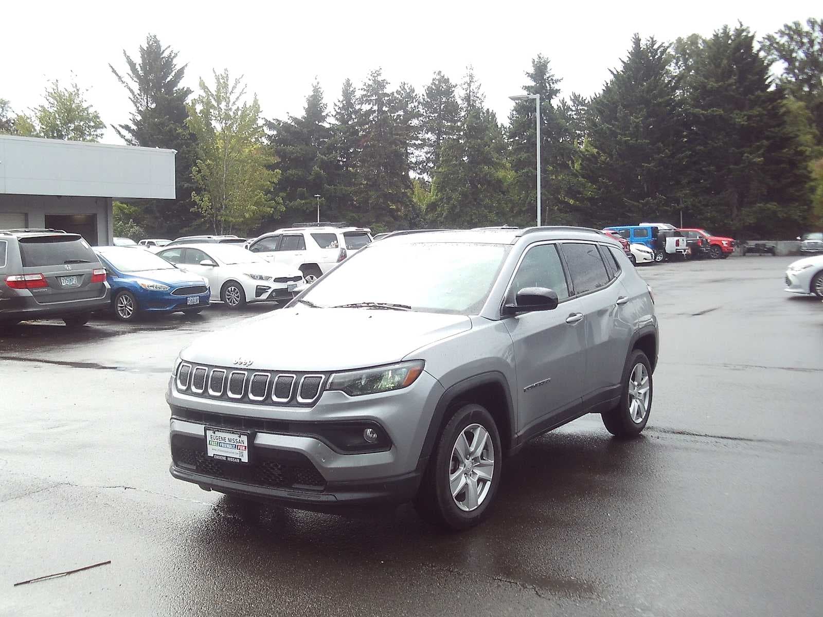 2022 Jeep Compass Latitude — photo 1 of 8