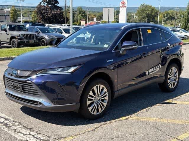 2021 Toyota Venza XLE — photo 1 of 9