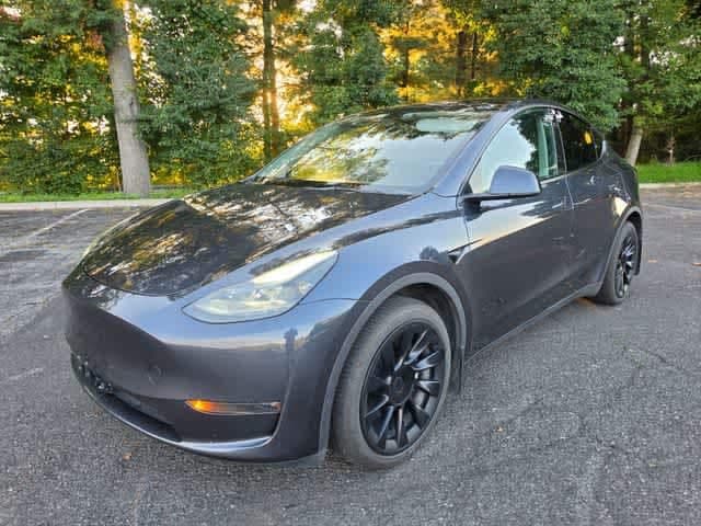 2024 Tesla Model Y Long Range — photo 1 of 9