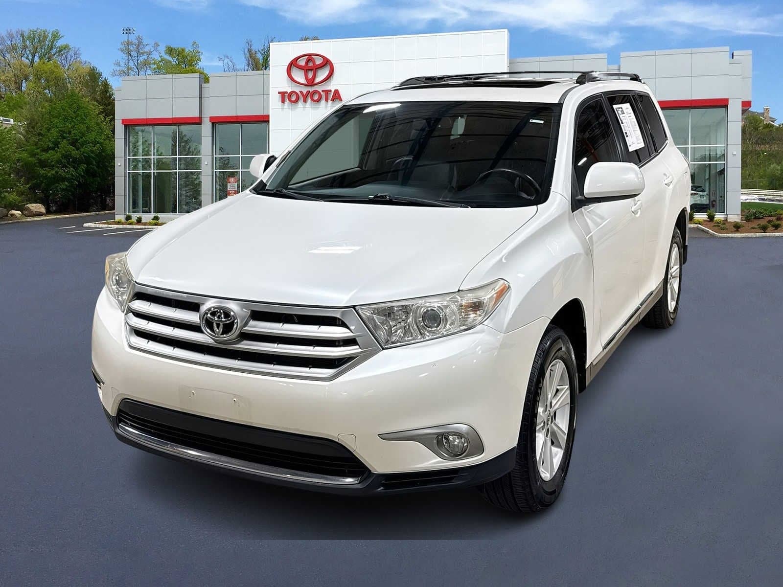2013 Toyota Highlander SE V6 — photo 1 of 33