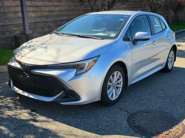 2025 Toyota Corolla Hatchback SE — photo 1 of 9