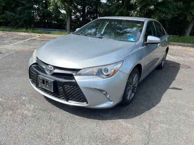 2016 Toyota Camry SE — photo 1 of 9