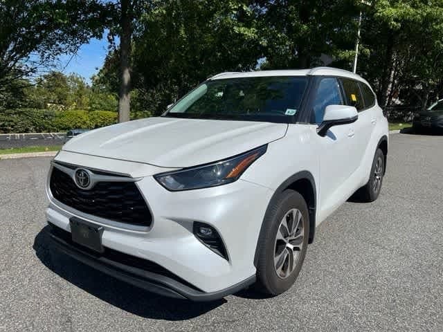 2022 Toyota Highlander XLE — photo 1 of 9