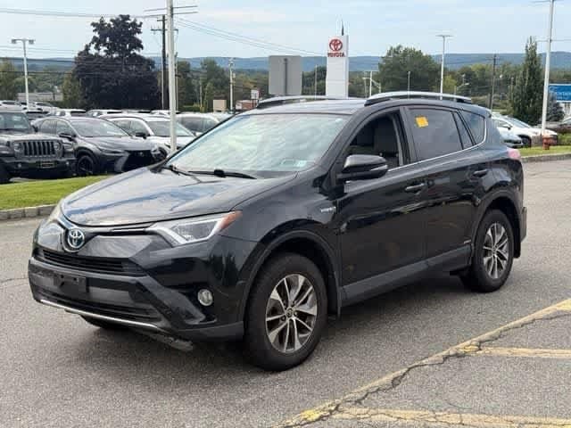 2016 Toyota RAV4 Hybrid XLE — photo 1 of 9