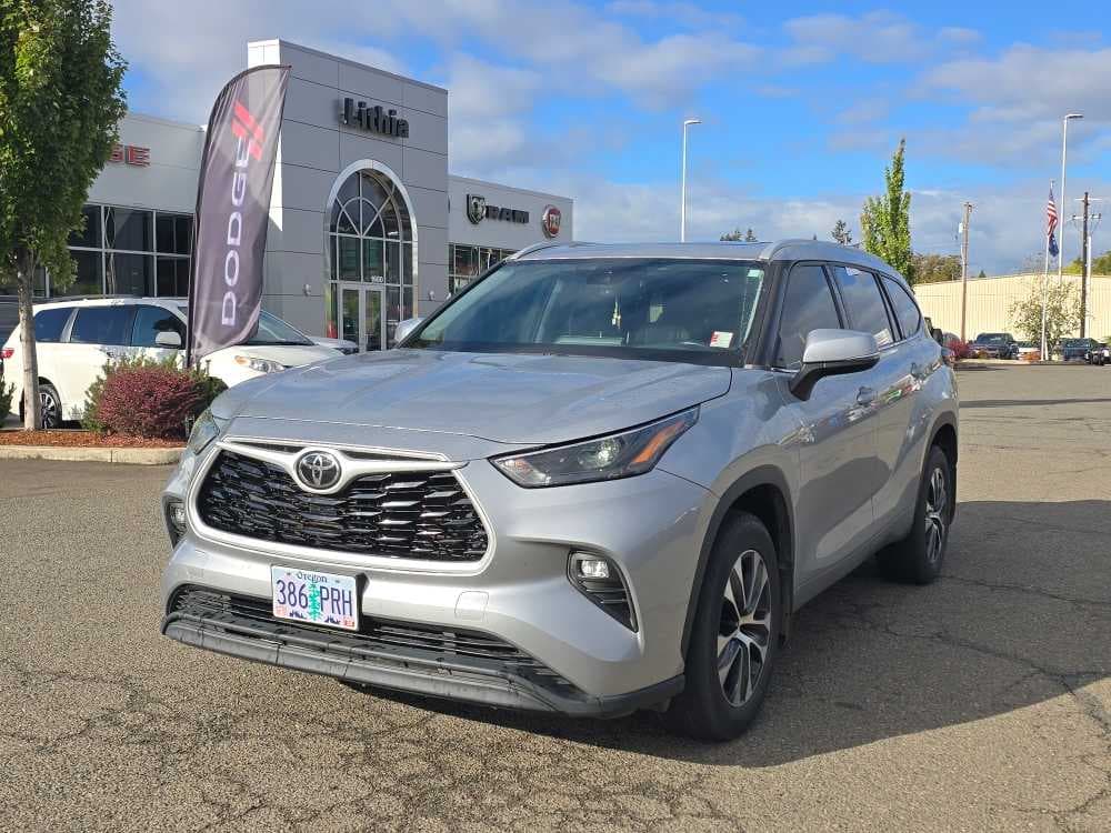 2022 Toyota Highlander XLE — photo 1 of 21