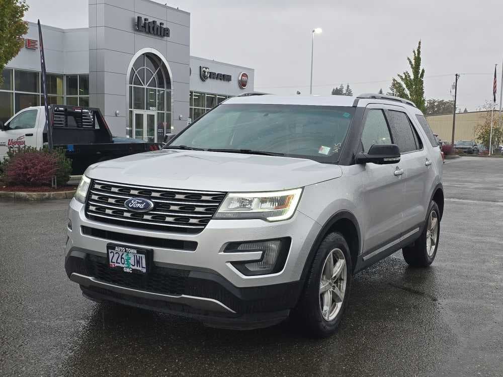 2017 Ford Explorer XLT — photo 1 of 21