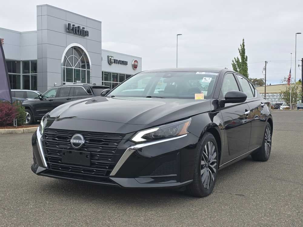 2023 Nissan Altima 2.5 SV — photo 1 of 21
