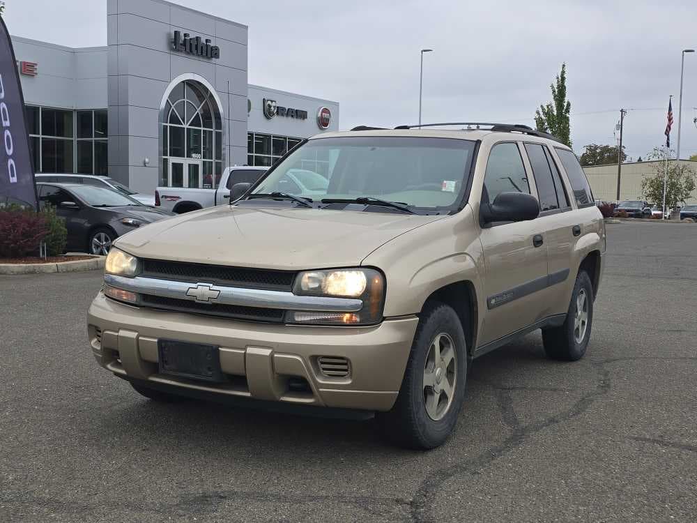 2004 Chevrolet TrailBlazer Base — photo 1 of 21